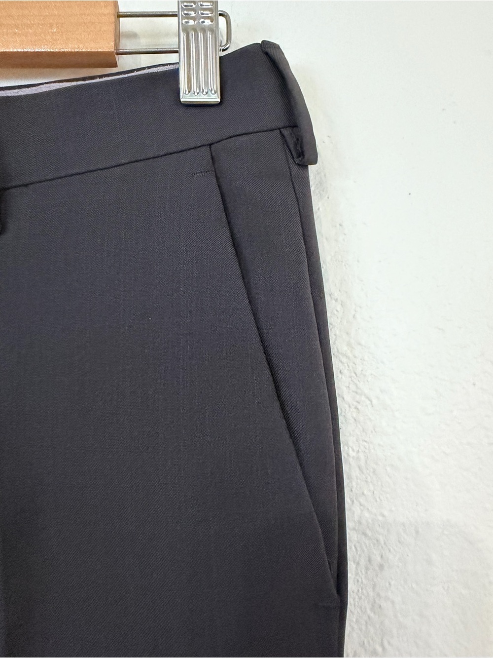 Haggar slim fit dress pants 28x30.  J013 - Picture 3 of 6